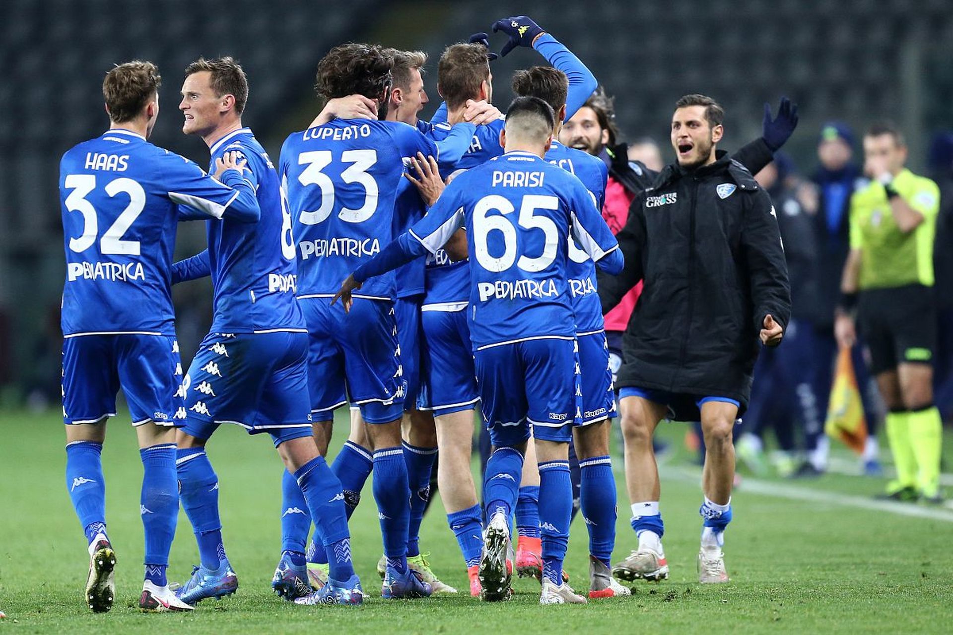 球员之间缺 球员之间缺